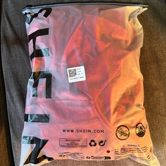 Red Velvety Off-the-Shoulder Cocktail Dress Size 4XL - Picture 5 of 7